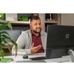 POLY Écouteurs noir charbon Voyager Free 60+ UC + adaptateur USB-C BT700 + étui de charge avec écran tactile (7Y8G4AA) – Image 9