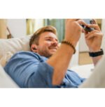 POLY Écouteurs noir charbon Voyager Free 60 UC +adaptateur USB-C BT700 + étui de charge de base (7Y8H4AA) – Image 5