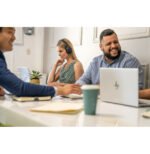 POLY Micro-casque Voyager Surround 80 UC USB-C certifié Microsoft Teams + adaptateur USB-C/A (8G7U0AA) – Image 8
