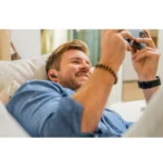 POLY Écouteurs noir charbon Voyager Free 60 UC M +adaptateur USB-C BT700 + étui de charge de base (7Y8L8AA) – Image 5