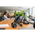 POLY Micro-casque Voyager 4320-M certifié Microsoft Teams + dongle BT700 + base de chargement (77Z32AA) – Image 9