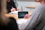 POLY Barre de visioconférence tout-en-un Studio X50 avec kit de contrôleur TC8 (83Z47AA) – Image 3